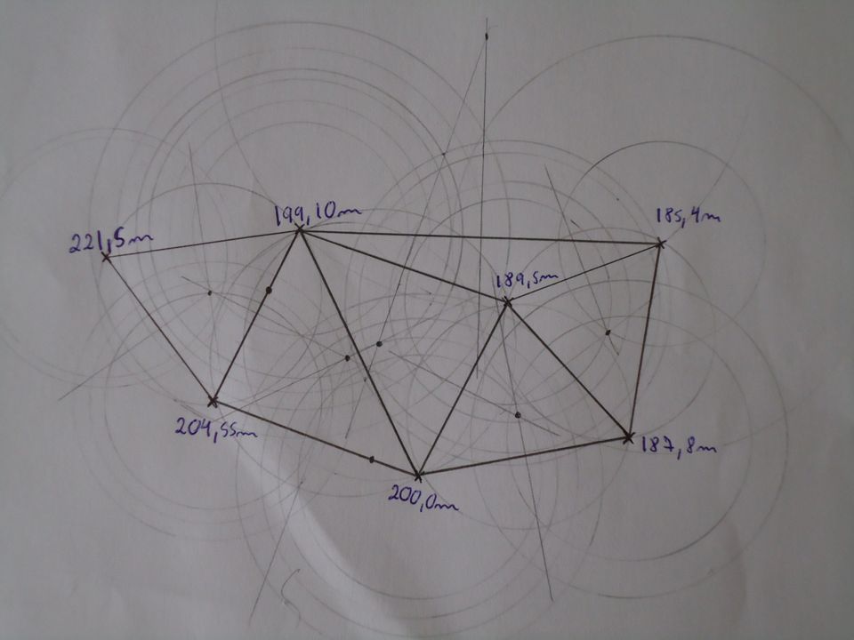 A triangulação de Delaunay corresponde a um dos métodos de i